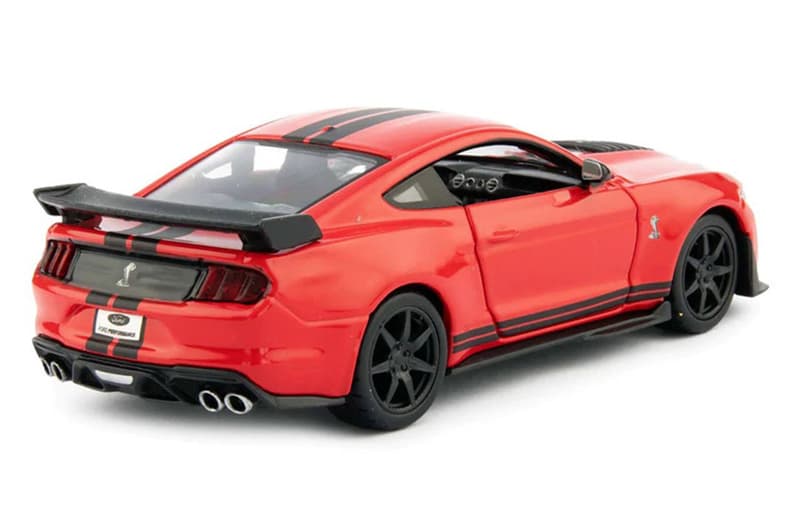 Машина 18-43050 "FORD SHELBY GT500" 1:32 Bburago, фото 2