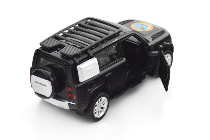 Іграшкова машинка TECHNODRIVE Land Rover Defender 110 «Шеврони Героїв ГУР МО», фото 4