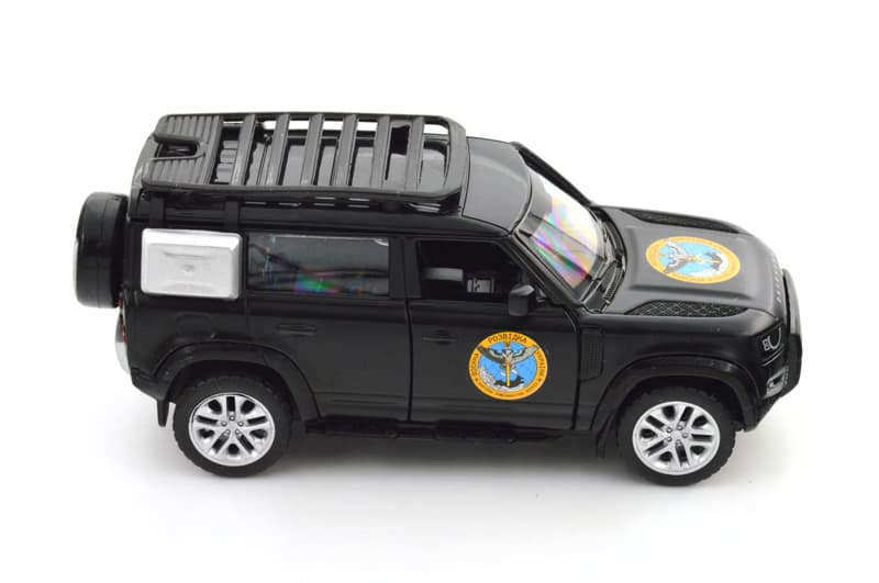 Іграшкова машинка TECHNODRIVE Land Rover Defender 110 «Шеврони Героїв ГУР МО», фото 2